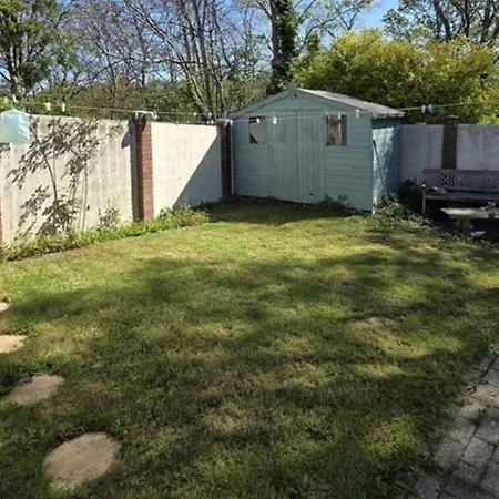 1 Bed - Sleeps 2 Child - Garden - Pets