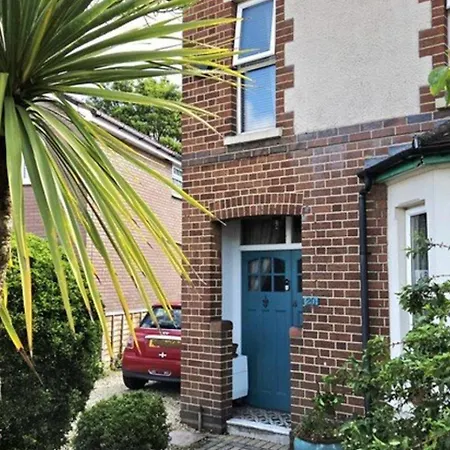 1 Bed - Sleeps 2 Child - Garden - Pets *