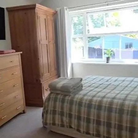 1 Bed - Sleeps 2 Child - Garden - Pets