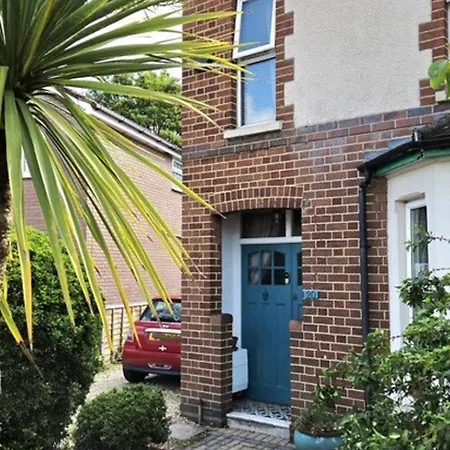 1 Bed - Sleeps 2 Child - Garden - Pets *