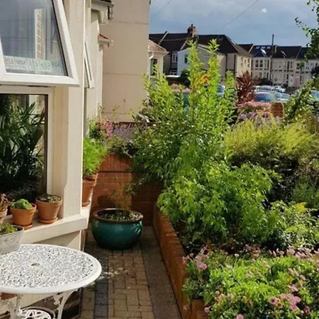 1 Bed - Sleeps 2 Child - Garden - Pets * Bristol