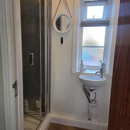 Double Ensuite - Sleeps 2 - Separate Entrance - Kitchenette