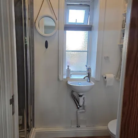 Double Ensuite - Sleeps 2 - Separate Entrance - Kitchenette