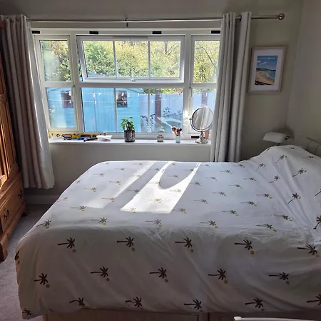 Double Ensuite - Sleeps 2 - Separate Entrance - Kitchenette Apartamento